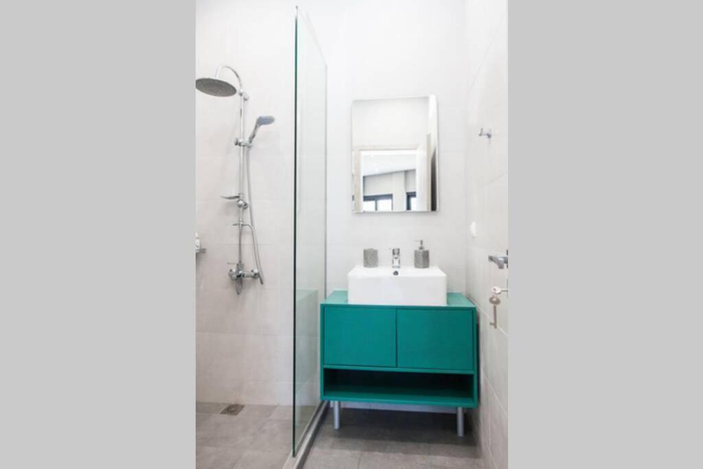 E Spacious Cornered Brand New Studio Apartment E Atény Exteriér fotografie